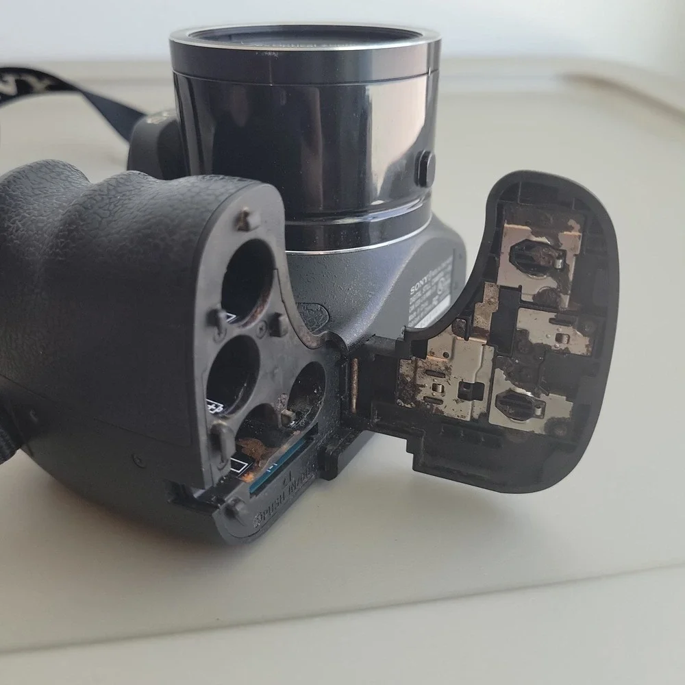 Sony Cyber-shot DSC-H200 20.1MP 26x Zoom Digital Camera Parts/Repair ONLY